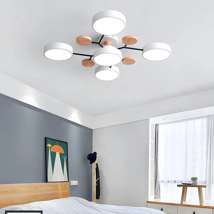 Slimme LED-plafondlamp met Halo design, compatibel met modern interieur.