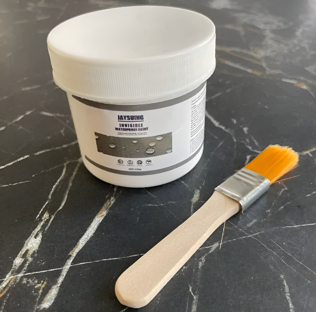 Eenvoudig aan te brengen transparante coating voor doe-het-zelf oppervlaktebescherming, waterdicht en duurzaam.