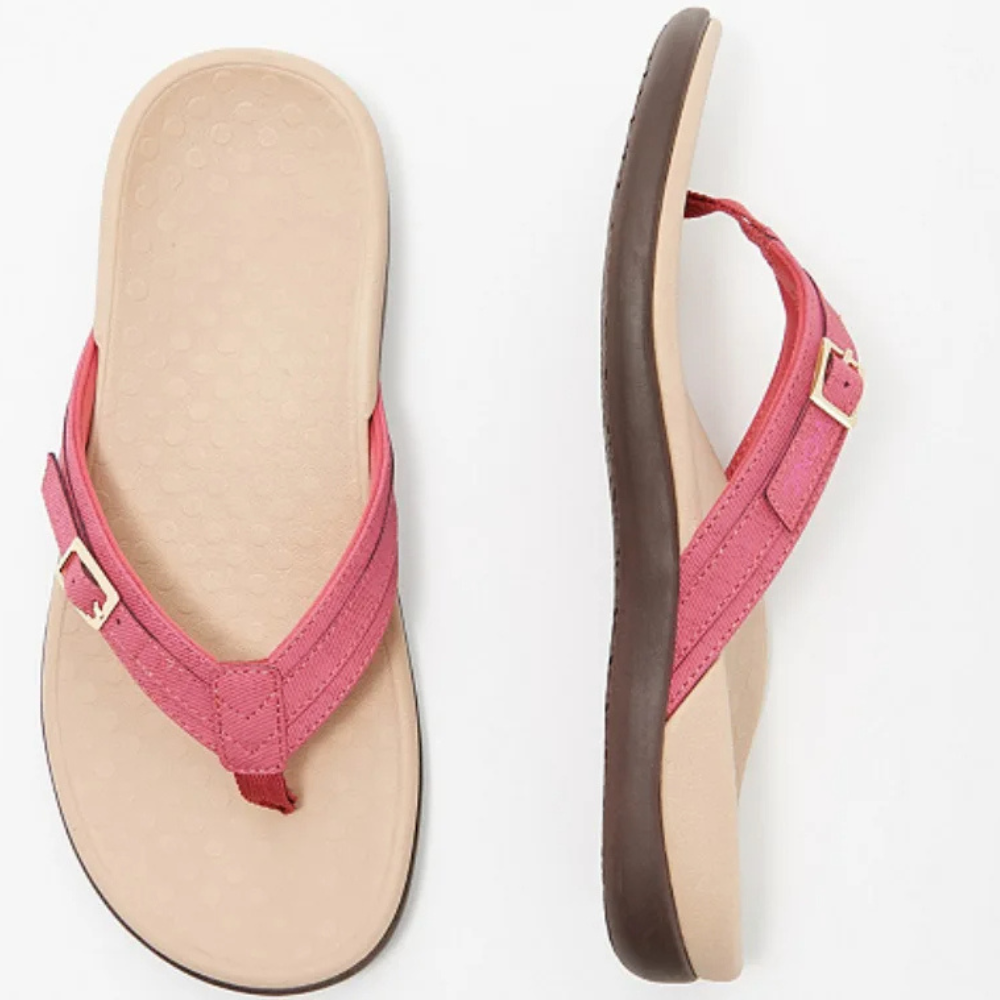 Comfortabele orthopedische dames teenslippers met lichtgewicht ontwerp en slipvaste zool.