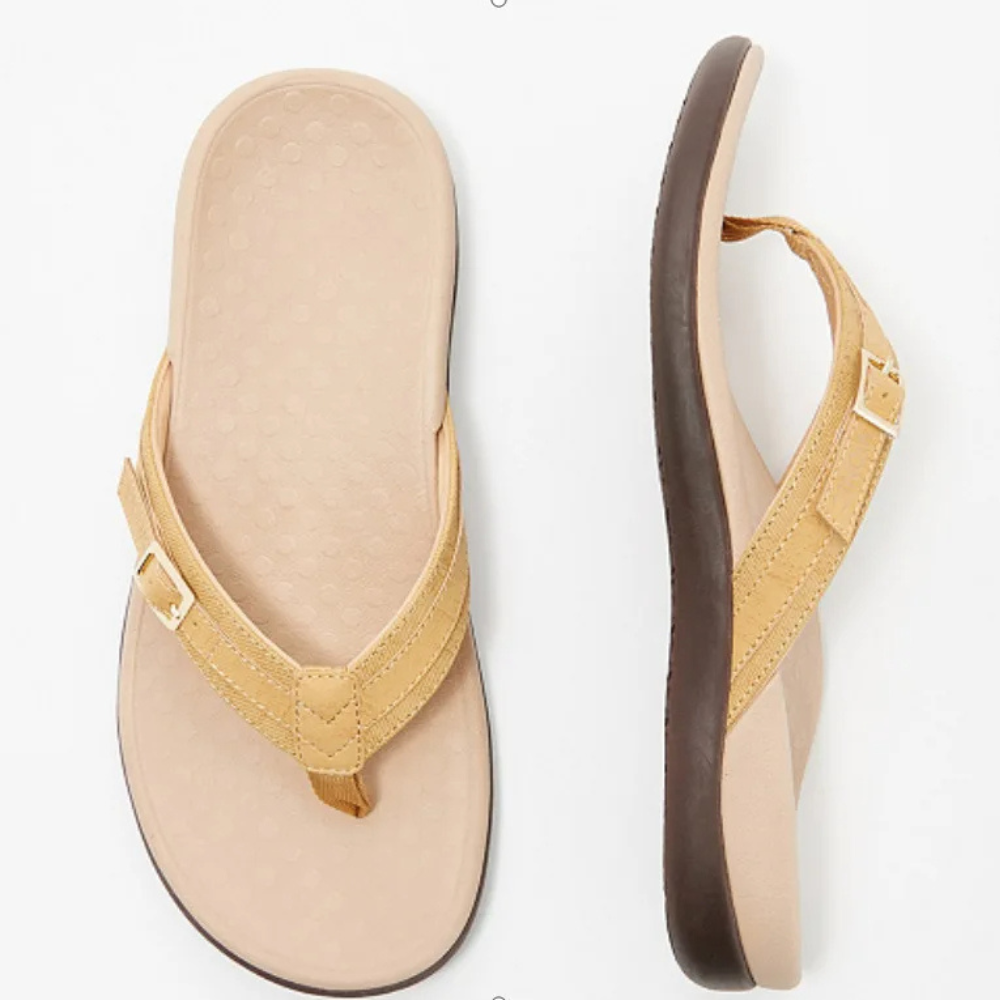 Slipvaste orthopedische dames teenslippers voor de zomer, bieden comfort en uitstekende voetboogsteun.