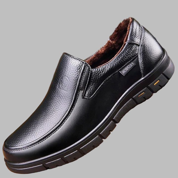 Praktische leren herenschoenen: Duurzame instappers met antislipzool en waterdichte eigenschappen, perfect voor dagelijks.
