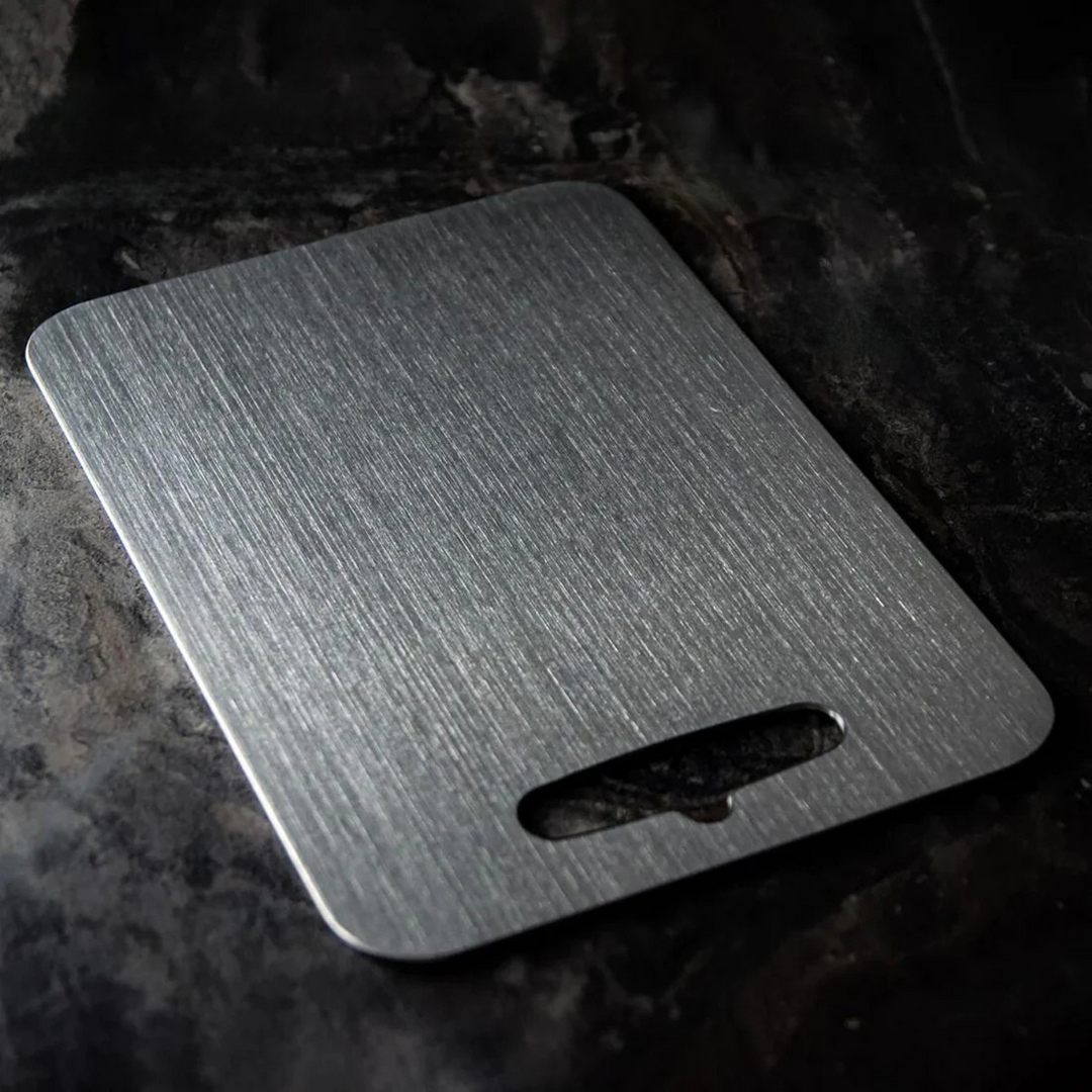 Extra dikke titanium snijplank, garandeert hygiëne en lange levensduur in de keuken, makkelijk te reinigen.