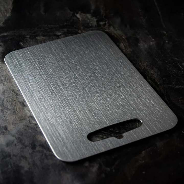 Extra dikke titanium snijplank, garandeert hygiëne en lange levensduur in de keuken, makkelijk te reinigen.
