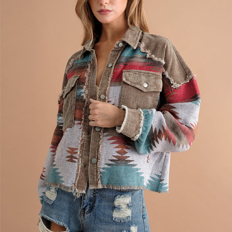 Trendy damesblouse met contrastdesign, functionele zakken en een relaxte pasvorm, perfect voor herfst/winter.