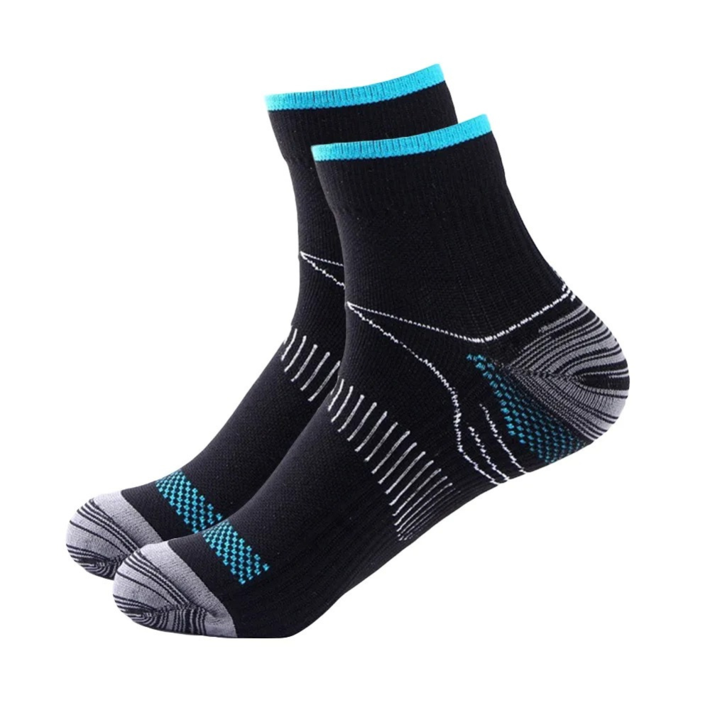 Man draagt zwarte compressiesokken, perfect voor sport, dagelijks comfort en het stimuleren van de bloedsomloop.