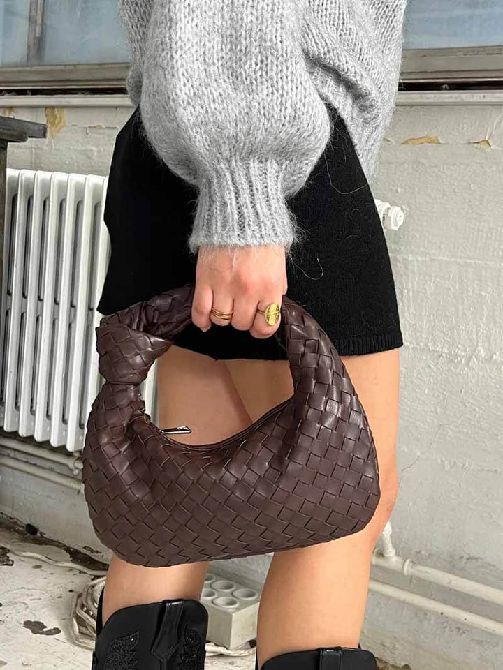 Elegante dames minitas, fijn geweven en handgemaakt, perfect voor een avondje uit.