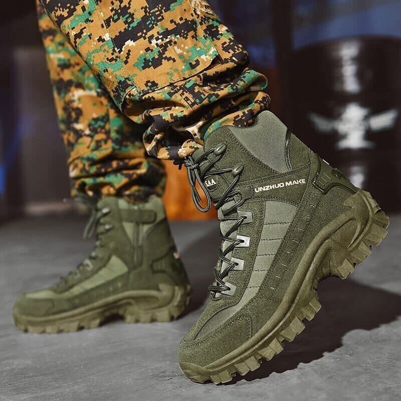 Khaki waterdichte heren werkschoenen, antislip en duurzaam voor maximale bescherming.