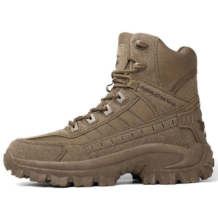 Khaki waterdichte heren werkschoenen, duurzaam en beschermend voor intensief buitenwerk.