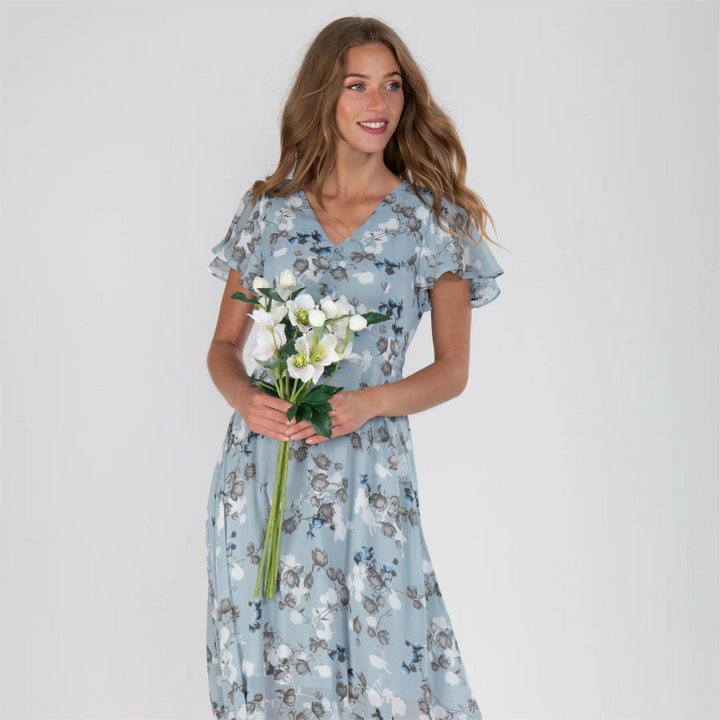 Casual-chique dames maxi-jurk met prachtig bloemmotief, losse vlindermouwen en een elegante v-hals. Trendy zomerjurk.