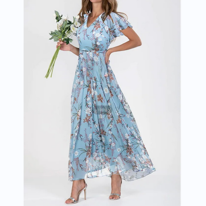 Luchtige A-lijn dames maxi-jurk met bloemmotief en vlindermouwen. Trendy zomerjurk met v-hals voor elke gelegenheid.