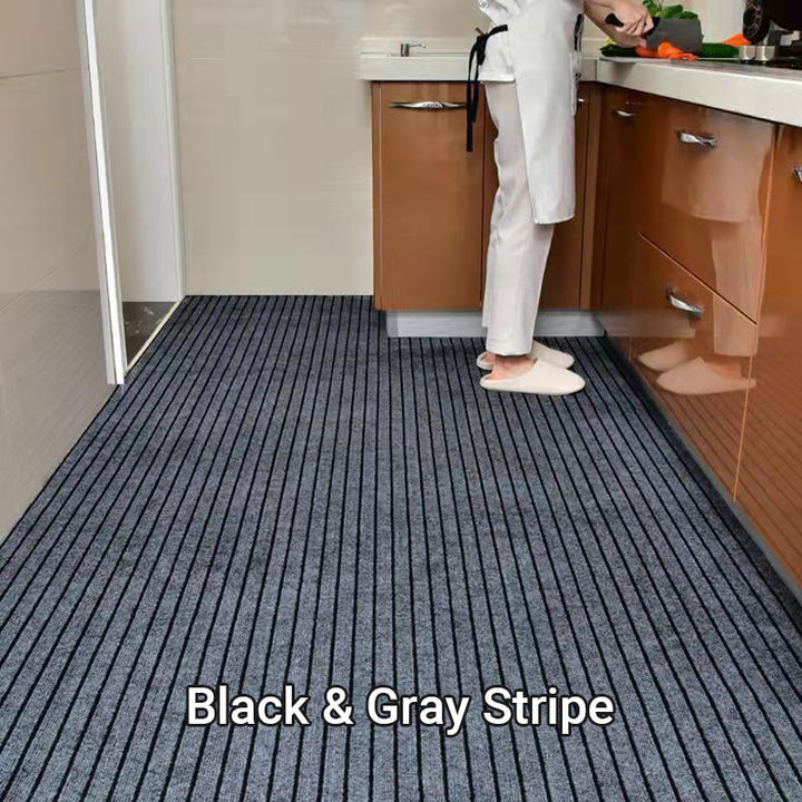 Gestreept antislip keukenmat in moderne keuken. Wasbaar & vetbestendig voor een fris en schoon huis.