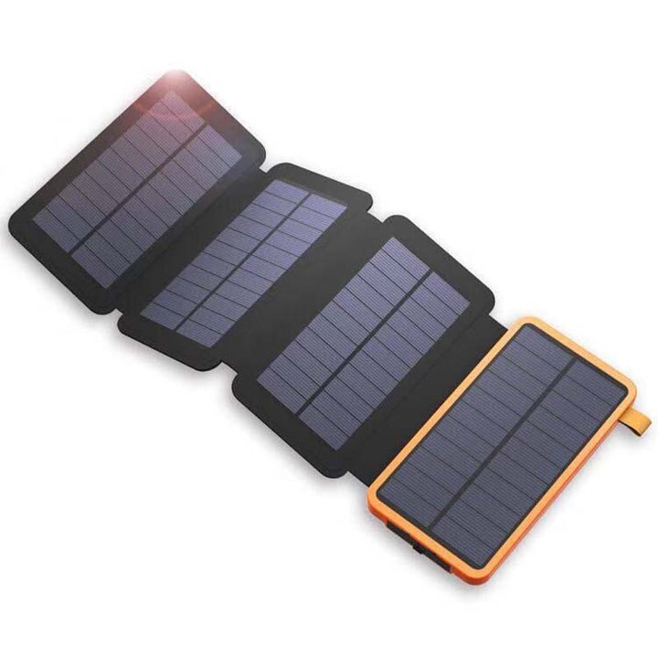 Universele solar powerbank met 4 panelen en 3 USB-uitgangen voor outdoor, reizen en kamperen.