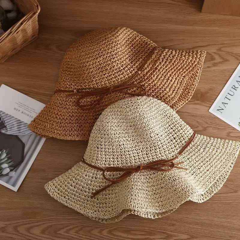 Roze Tessa zomerhoed voor dames, beschermt tegen UV en is een elegant accessoire voor elke vakantie.