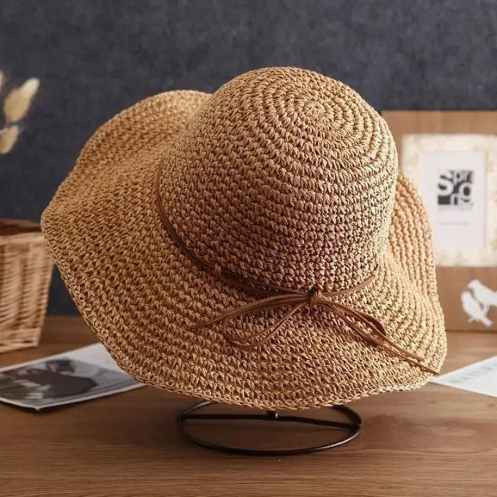 Stijlvolle beige Tessa dames strandhoed, een mode accessoire met UV-bescherming voor de zomer.