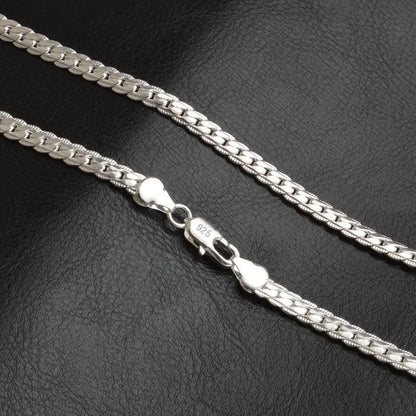 Sterling zilveren halsketting, tijdloze elegantie, glanzend 925 zilver, verfijnde afwerking, perfect voor elke gelegenheid.
