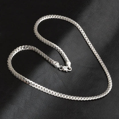 Sterling zilveren halsketting, tijdloze elegantie, glanzend 925 zilver, verfijnde afwerking, perfect voor elke gelegenheid.