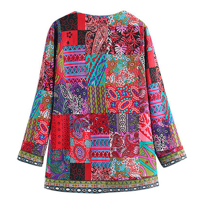 "Stijlvol bohemian lang damesvest met levendig patroon en open voorkant, ideaal voor casual lagen en comfortabel dragen."