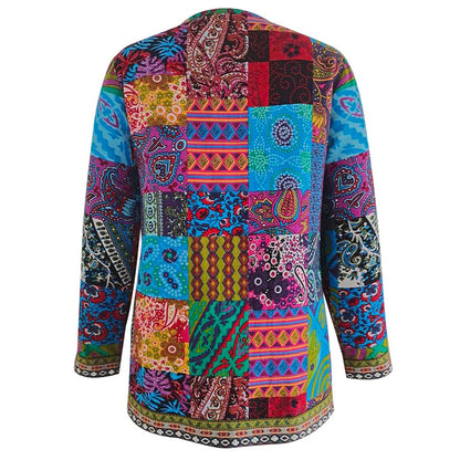 "Stijlvol bohemian lang damesvest met levendig patroon en open voorkant, ideaal voor casual lagen en comfortabel dragen."