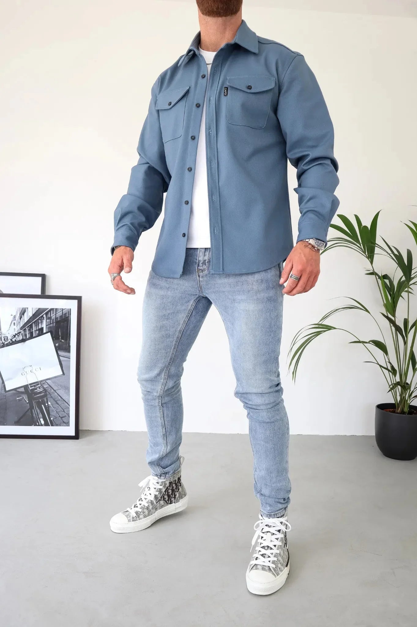 "Stijlvol heren overshirt in neutrale tinten, ideaal voor elk seizoen met moderne pasvorm en veelzijdig ontwerp."