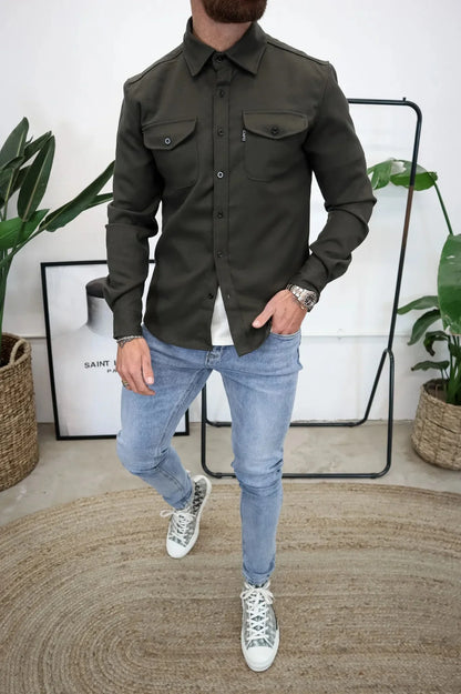 "Stijlvol heren overshirt in neutrale tinten, ideaal voor elk seizoen met moderne pasvorm en veelzijdig ontwerp."