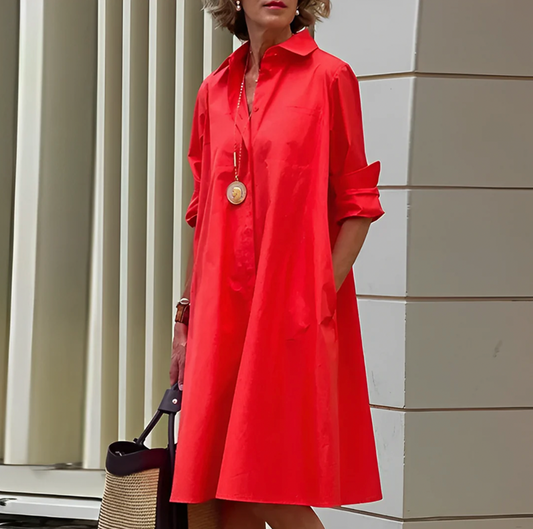 Stijlvol polo-jurkje in A-lijn met knoopsluiting en polokraag in diverse kleuren voor een elegante, tijdloze look.