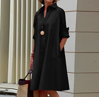 Stijlvol polo-jurkje in A-lijn met knoopsluiting en polokraag in diverse kleuren voor een elegante, tijdloze look.