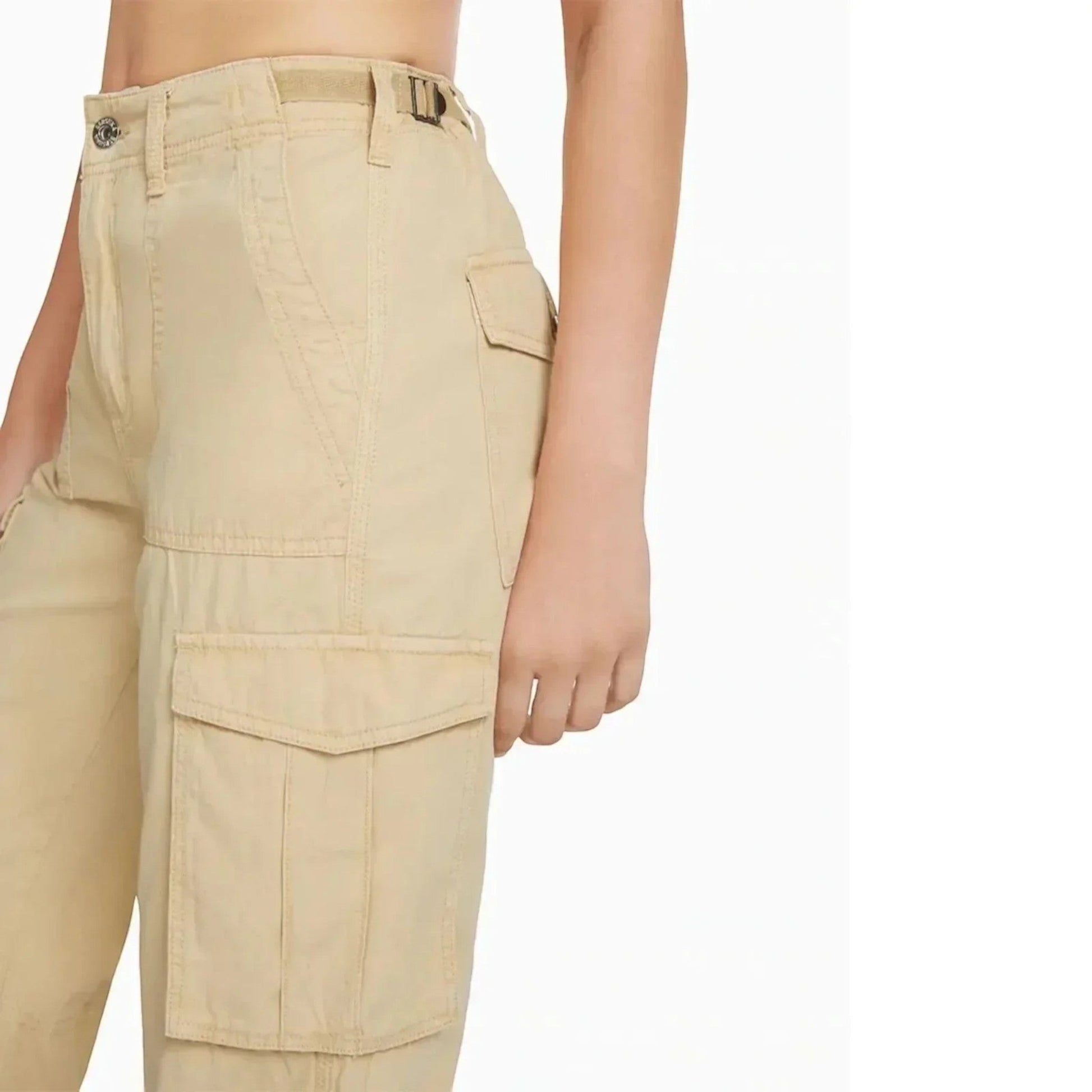 Stijlvolle blauwe cargo broek met verstelbare taille en cargozakken, ideaal voor moderne vrouwen. Comfortabel en trendy.