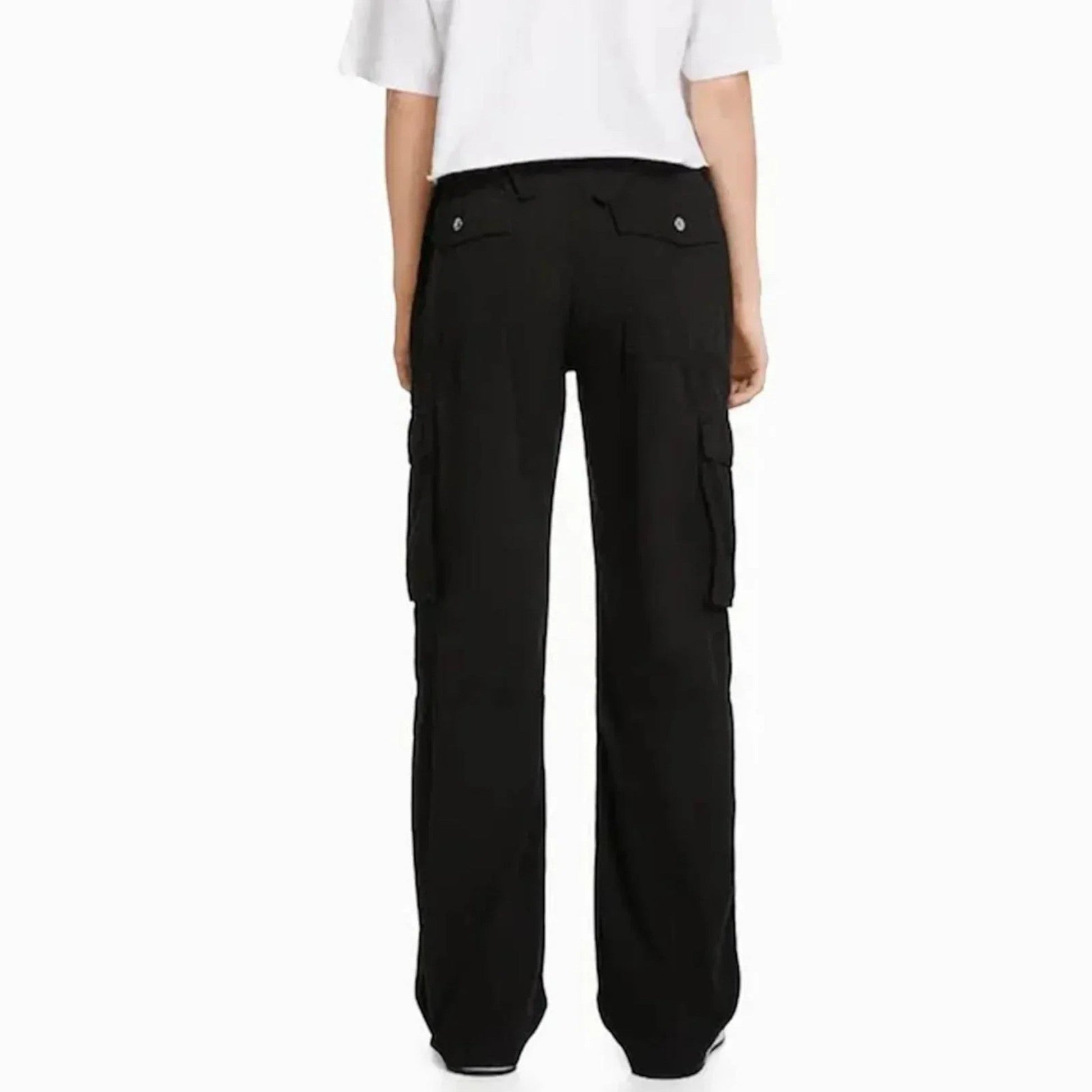 Stijlvolle blauwe cargo broek met verstelbare taille en cargozakken, ideaal voor moderne vrouwen. Comfortabel en trendy.