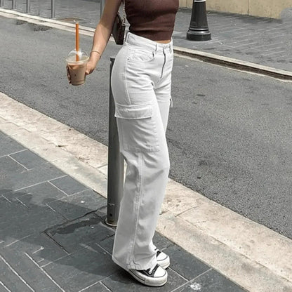 Stijlvolle blauwe cargo broek met verstelbare taille en cargozakken, ideaal voor moderne vrouwen. Comfortabel en trendy.