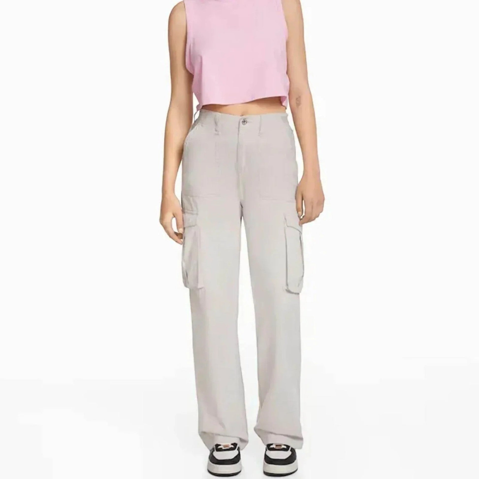 Stijlvolle blauwe cargo broek met verstelbare taille en cargozakken, ideaal voor moderne vrouwen. Comfortabel en trendy.