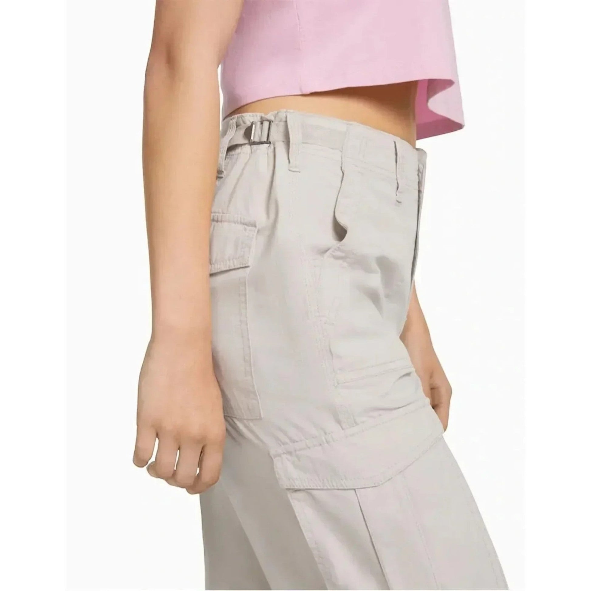 Stijlvolle blauwe cargo broek met verstelbare taille en cargozakken, ideaal voor moderne vrouwen. Comfortabel en trendy.