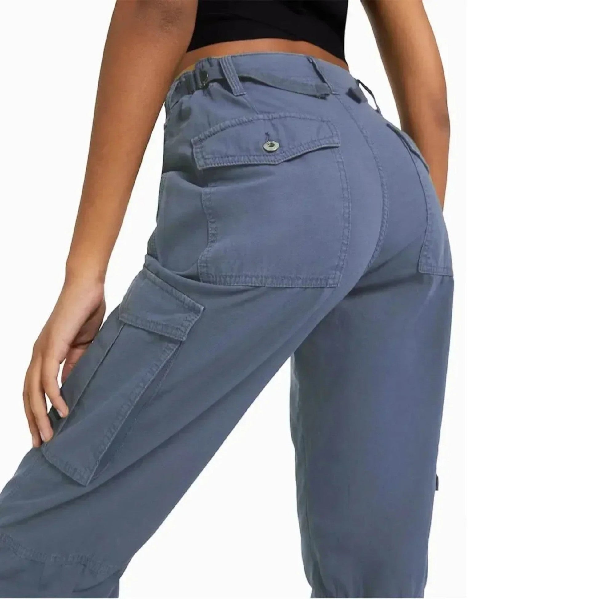 Stijlvolle blauwe cargo broek met verstelbare taille en cargozakken, ideaal voor moderne vrouwen. Comfortabel en trendy.