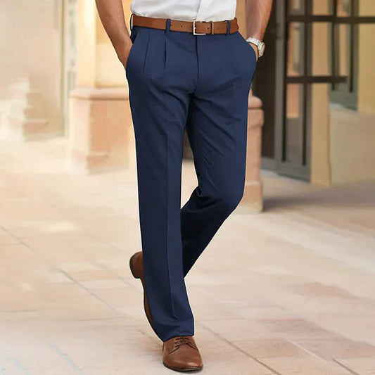 "Stijlvolle casual businessbroek voor heren, comfortabele pasvorm, verkrijgbaar in beige, bruin en donkerblauw."