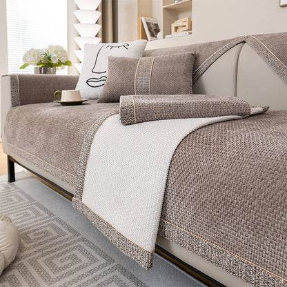 "Stijlvolle CozyGuard bankhoes van luxe chenille in grijs, beschermt en vernieuwt uw woonkamer met chic en comfort."