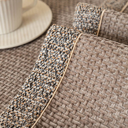 "Stijlvolle CozyGuard bankhoes van luxe chenille in grijs, beschermt en vernieuwt uw woonkamer met chic en comfort."
