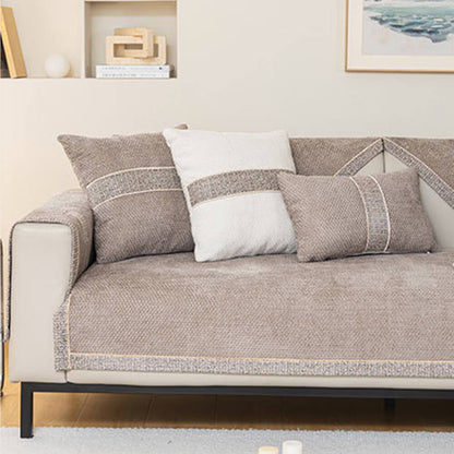 "Stijlvolle CozyGuard bankhoes van luxe chenille in grijs, beschermt en vernieuwt uw woonkamer met chic en comfort."
