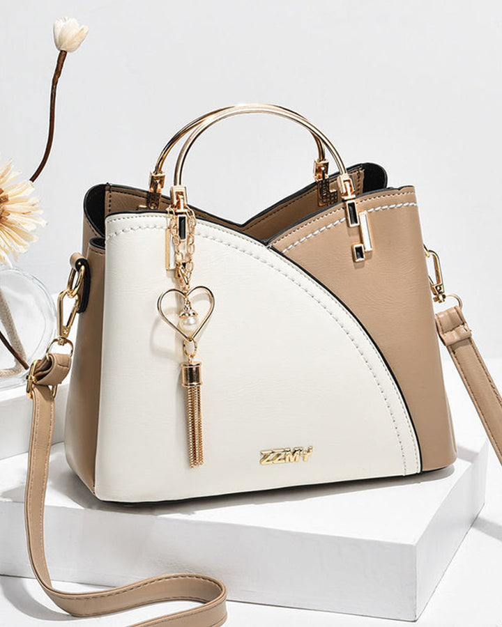 Open dames handtas PU leer toont ruim interieur, perfect voor al je dagelijkse accessoires.