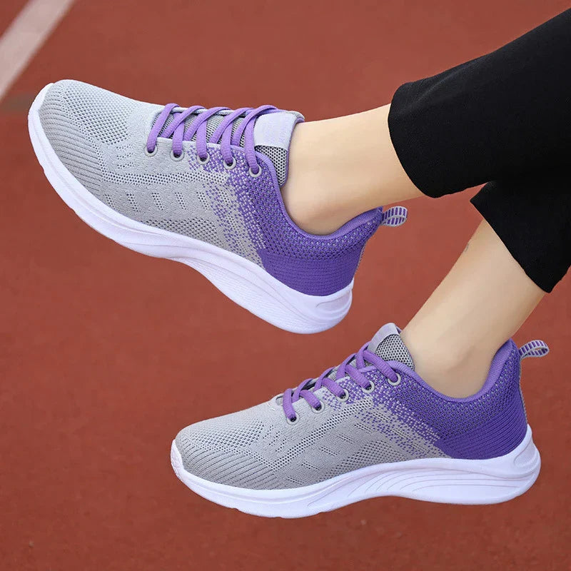 "Stijlvolle dames sneakers met orthopedische zool, ademend materiaal en elegant design, ideaal voor comfort en mode."