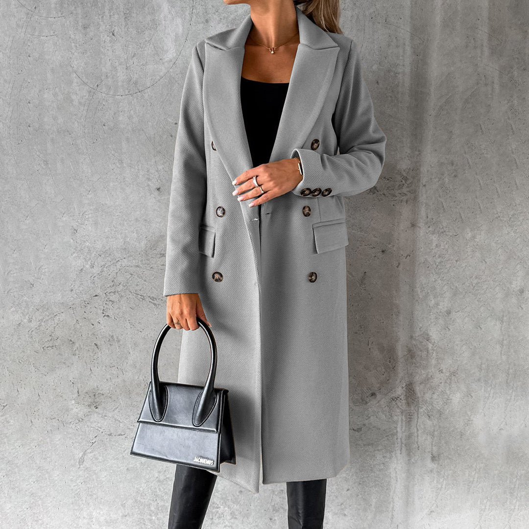 Stijlvolle dames winterjas met strakke lijnen, warme isolatie en diverse kleuren. Perfect voor koude dagen, elegant en comfor
