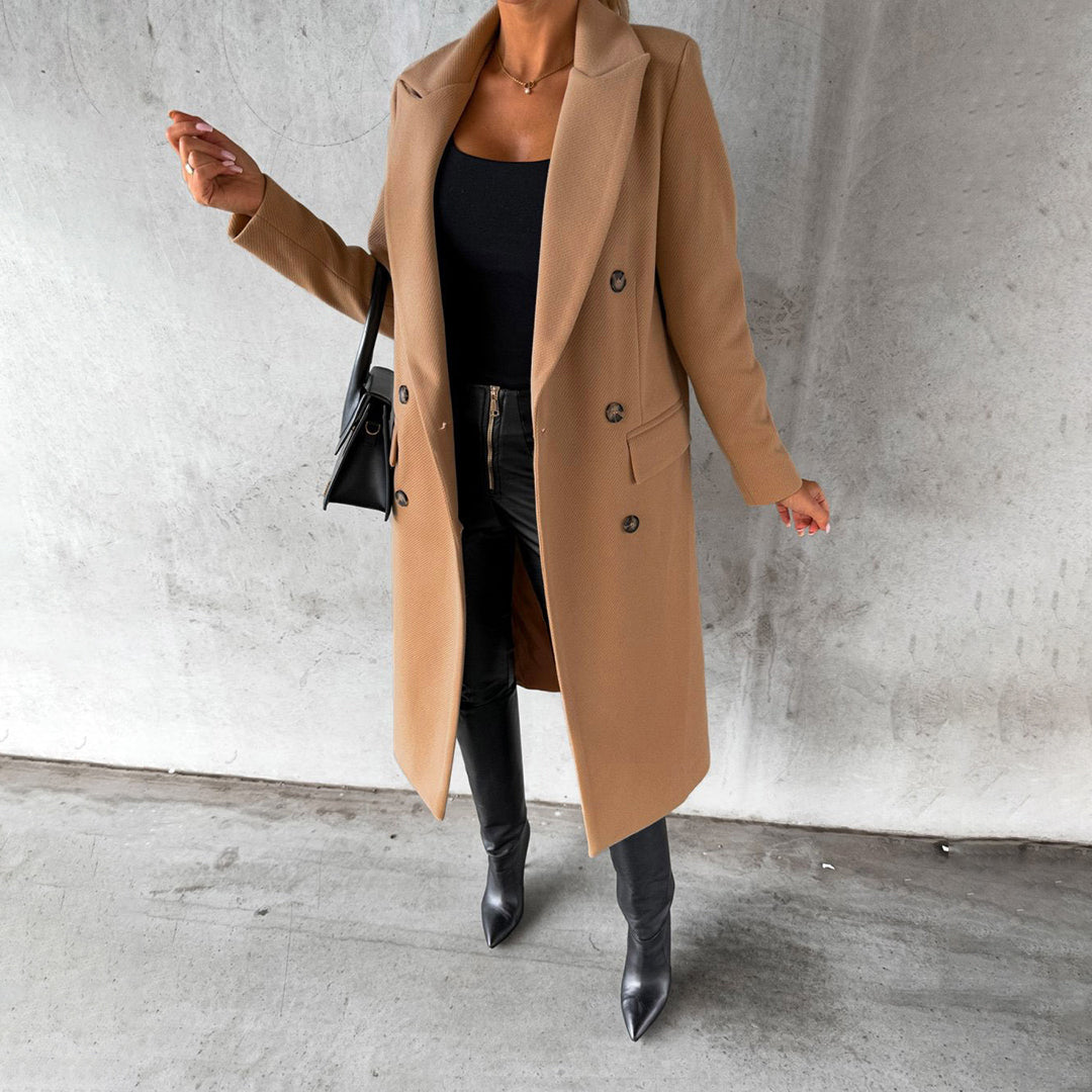 Stijlvolle dames winterjas met strakke lijnen, warme isolatie en diverse kleuren. Perfect voor koude dagen, elegant en comfor