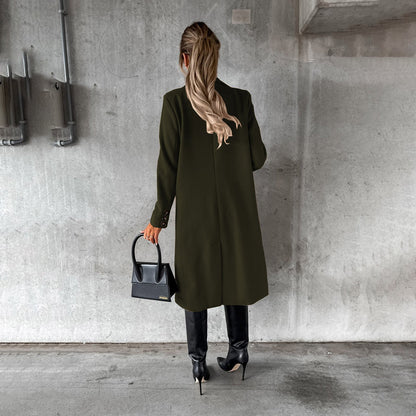 Stijlvolle dames winterjas met strakke lijnen, warme isolatie en diverse kleuren. Perfect voor koude dagen, elegant en comfor