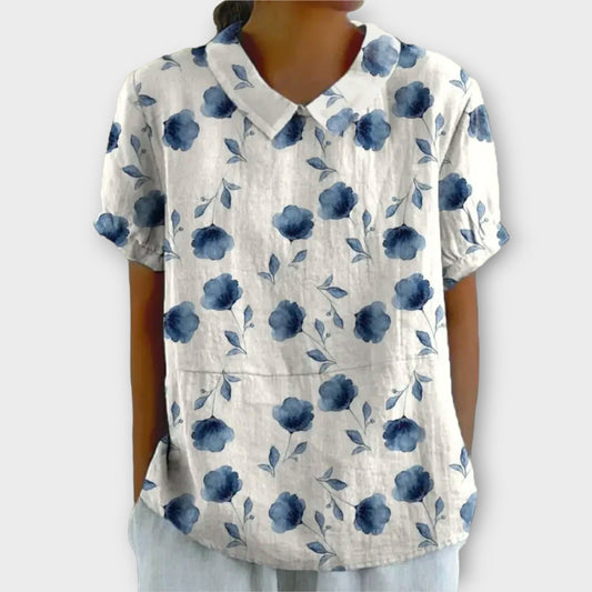 "Stijlvolle damesbloes met bloemenprint van katoen-linnen voor elegantie en comfort, perfect voor zonnige dagen."