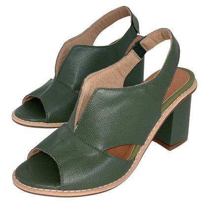 "Stijlvolle damessandalen met beige blokhak, open design en verstelbare bandjes voor comfort en stabiliteit"
