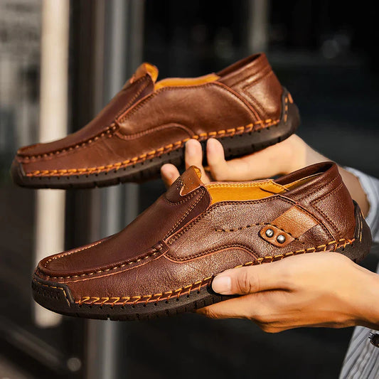 "Stijlvolle GS heren loafers met orthopedische zool, donkerbruin leer, geschikt voor formele en casual gelegenheden."