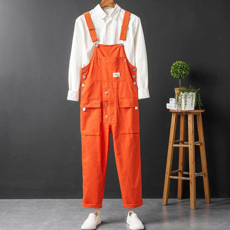 "Stijlvolle heren cargo overalls, robuust en duurzaam, met meerdere zakken en verstelbare bretels voor comfort."