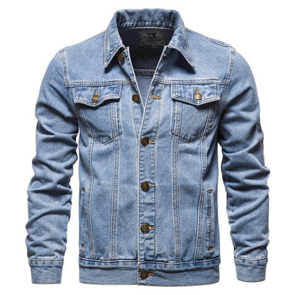 "Stijlvolle heren denim jas met knoopsluiting, praktische zakken en tijdloos ontwerp. Perfecte casual jas voor elke gelegenhe