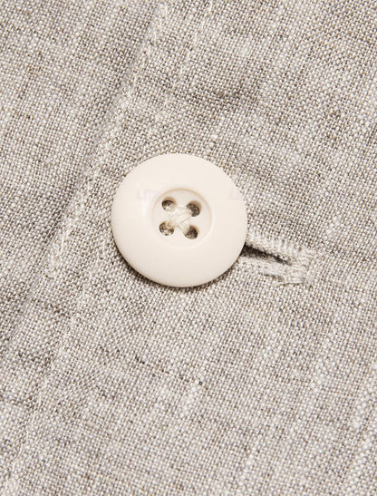 "Stijlvolle heren linnen blazer in beige, luchtig en ademend, perfect voor warme zomerdagen en vele gelegenheden."