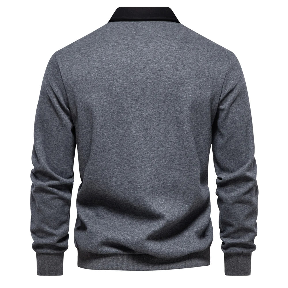"Stijlvolle heren polo sweatshirt met klassieke kraag en patchwork detail, gemaakt van zachte katoenblend, regular fit."