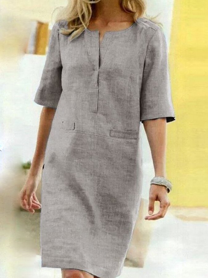 "Stijlvolle katoen-mix zomerjurk met korte mouwen en V-hals in lichtgrijs voor elegante en comfortabele zomerse looks."