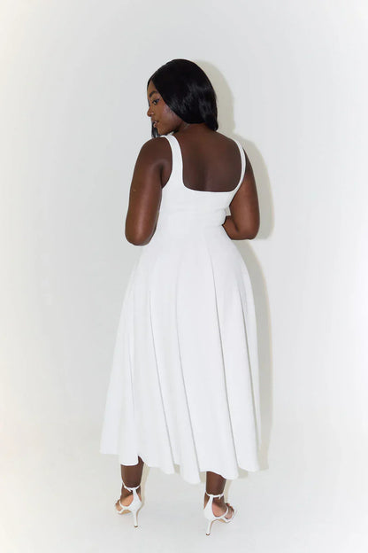 Stijlvolle midi zomerjurk met vierkante hals, zwierige rok, aangesloten lijfje, ideaal voor casual en formele zomerevenemente